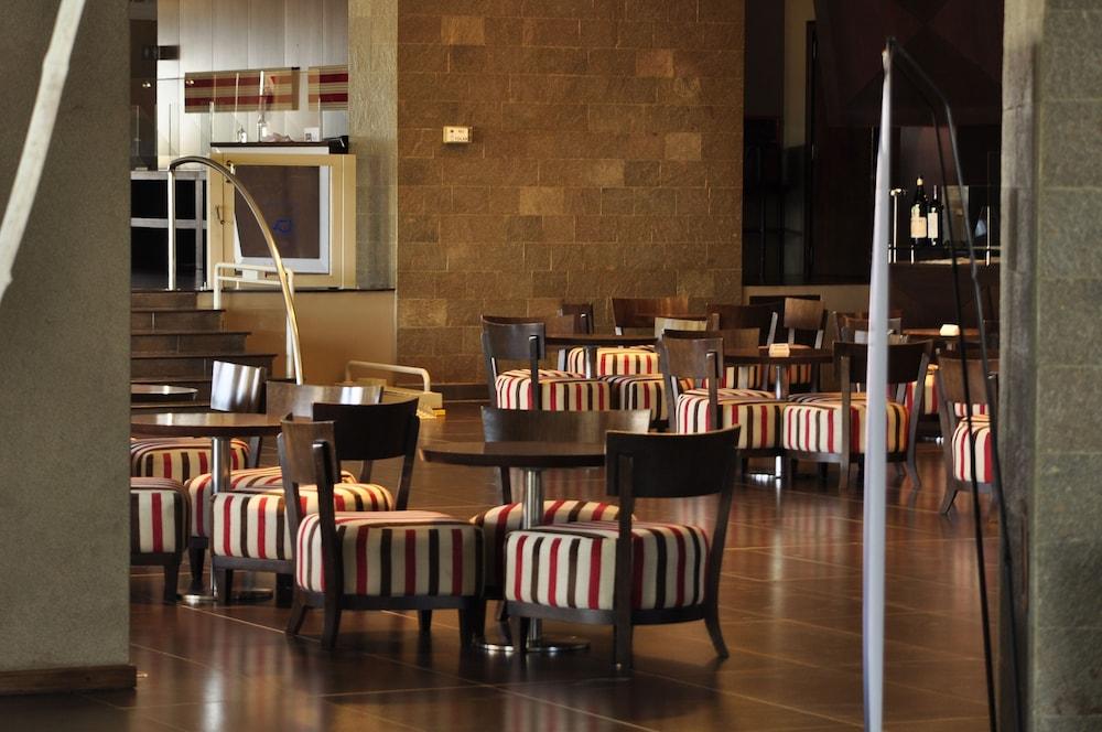 Rayentray Grand Hotel Puerto Madryn Exteriör bild