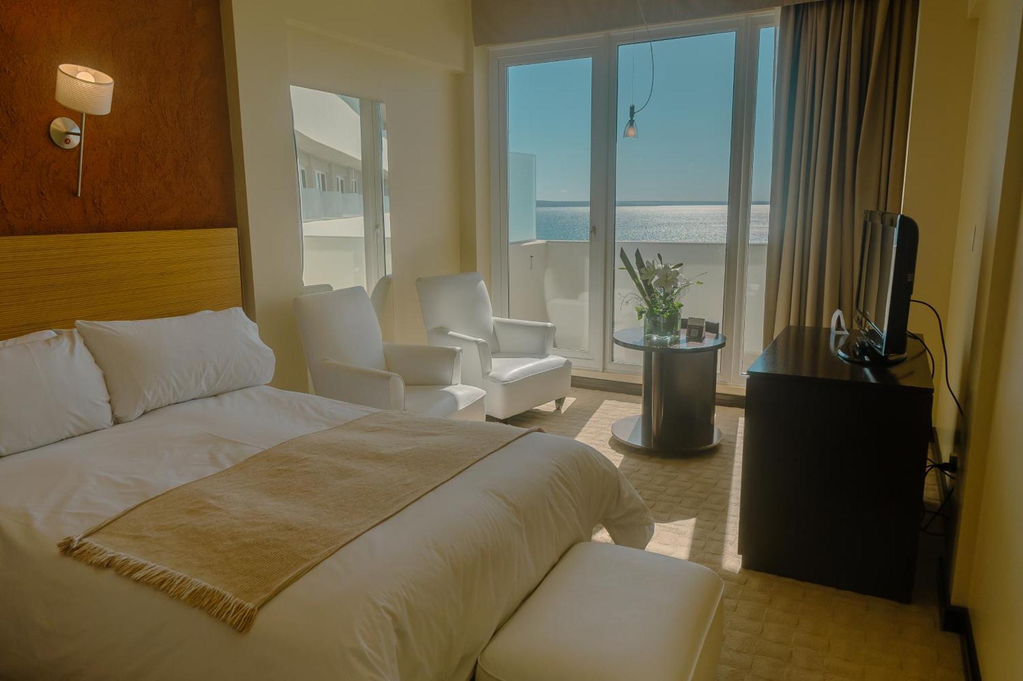 Rayentray Grand Hotel Puerto Madryn Exteriör bild