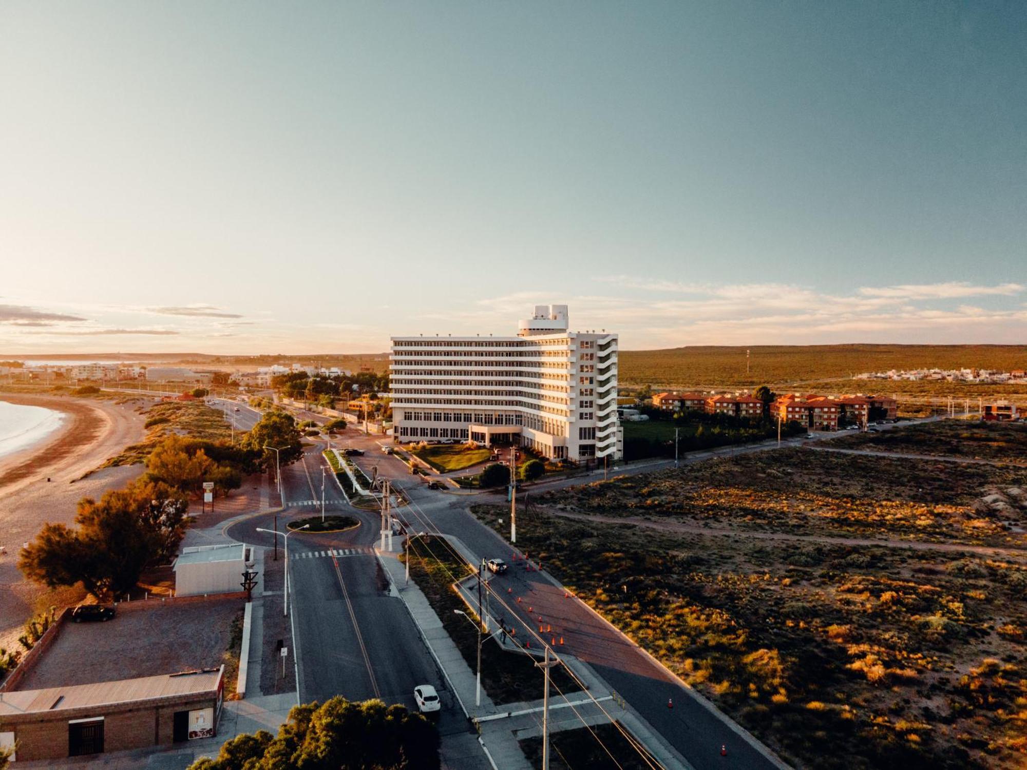 Rayentray Grand Hotel Puerto Madryn Exteriör bild