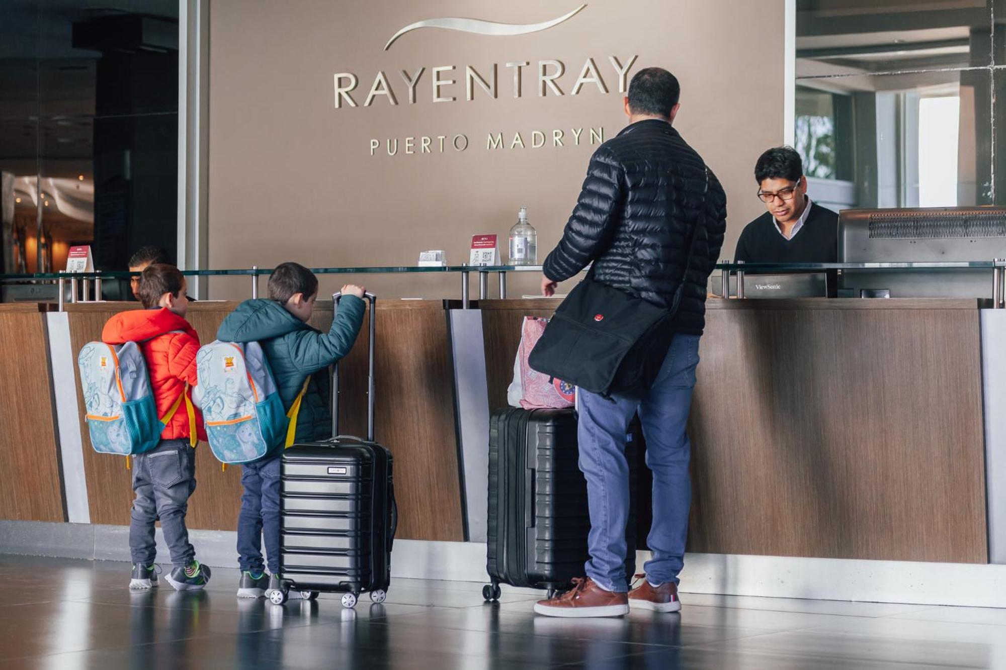 Rayentray Grand Hotel Puerto Madryn Exteriör bild