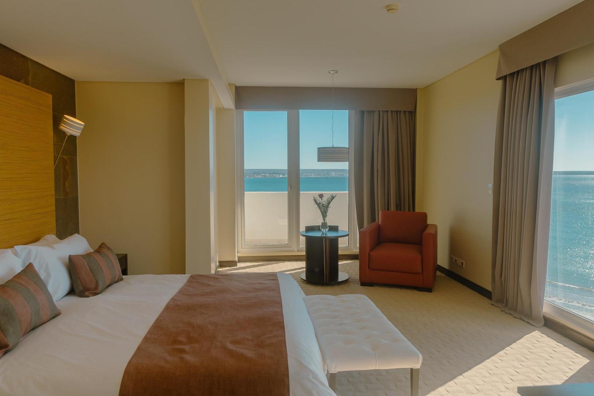 Rayentray Grand Hotel Puerto Madryn Exteriör bild