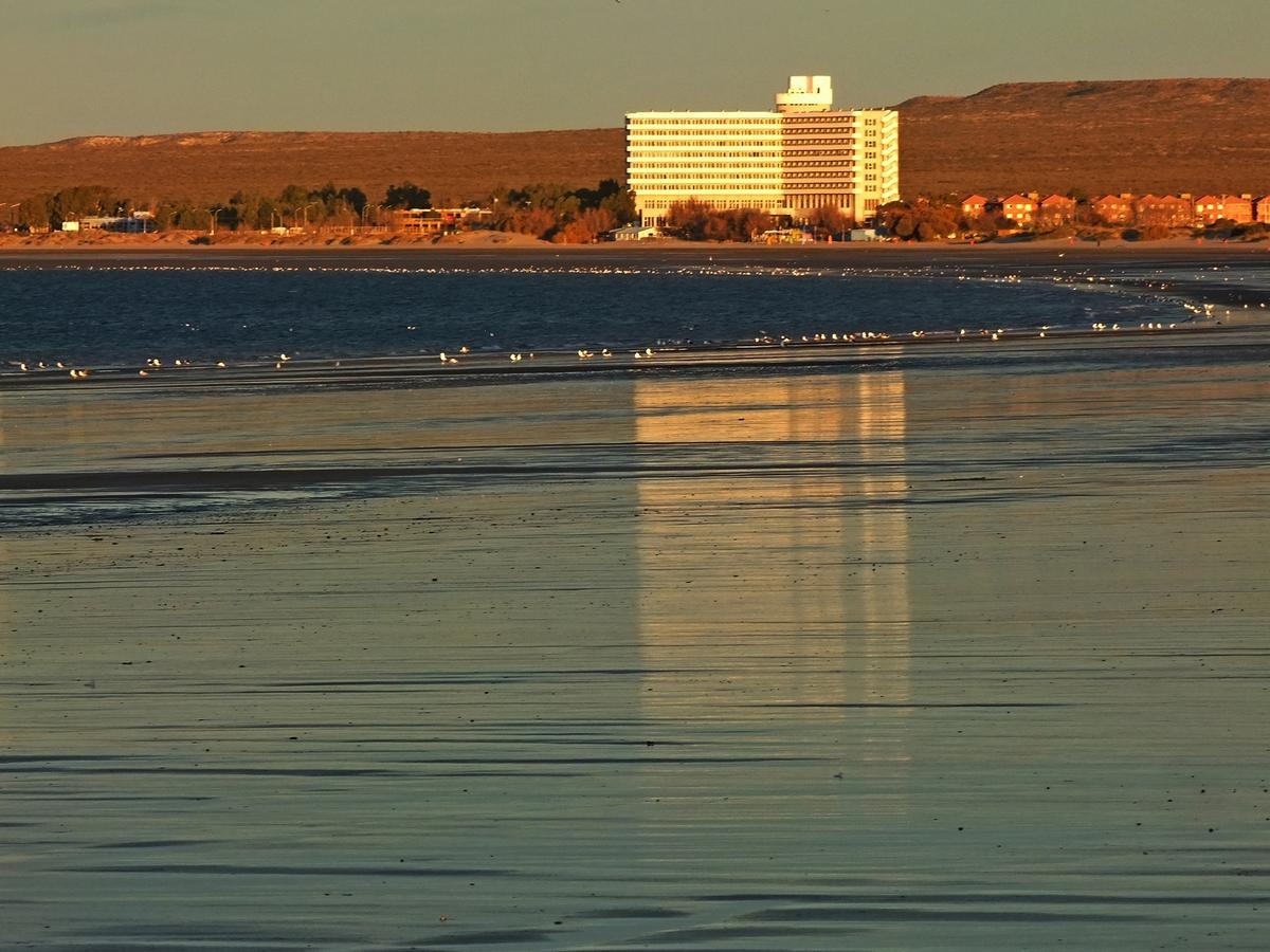 Rayentray Grand Hotel Puerto Madryn Exteriör bild